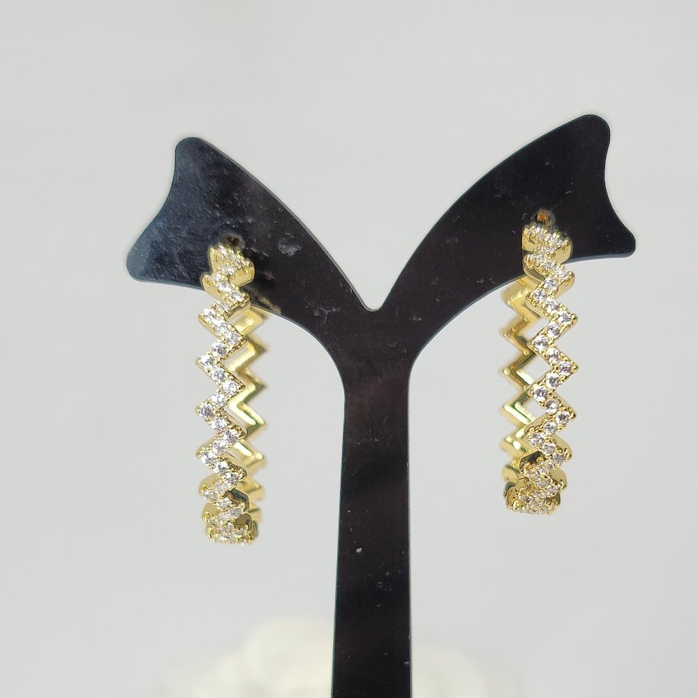 NEW Pave CZ Diamond Zigzag Hoop Huggie Earrings - Picture 8 of 9